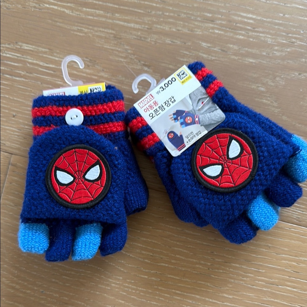 Spider-Man Kids Blue and Red Gloves